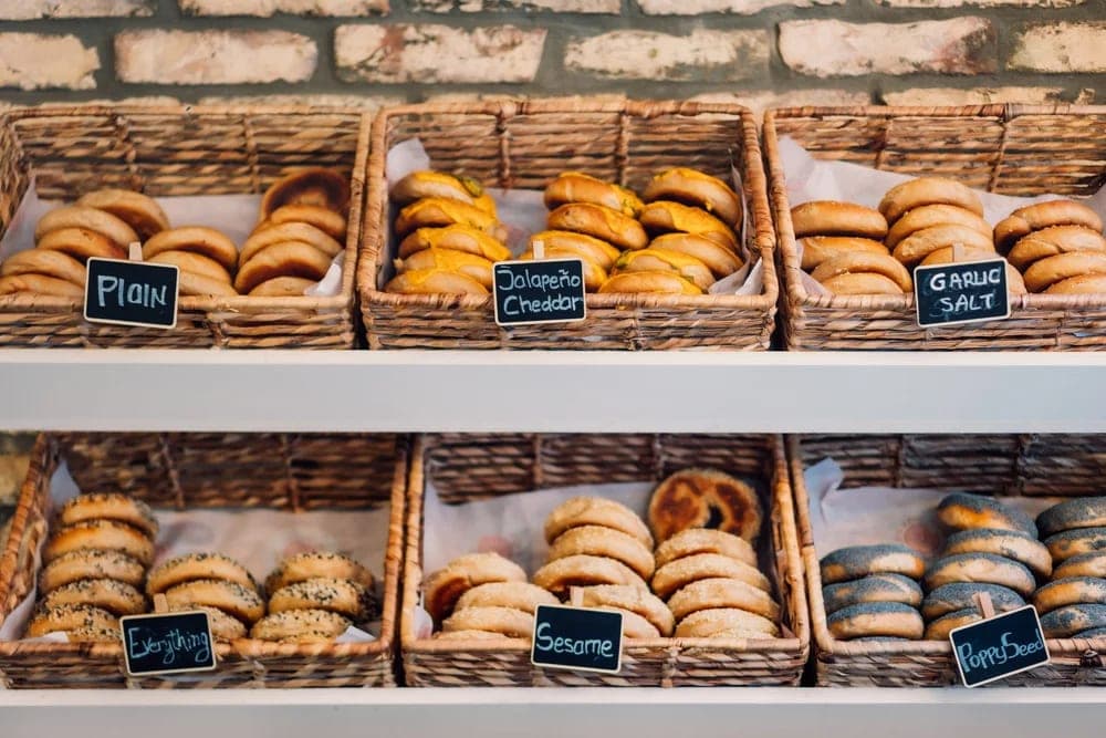 Flo's Deli Bakery