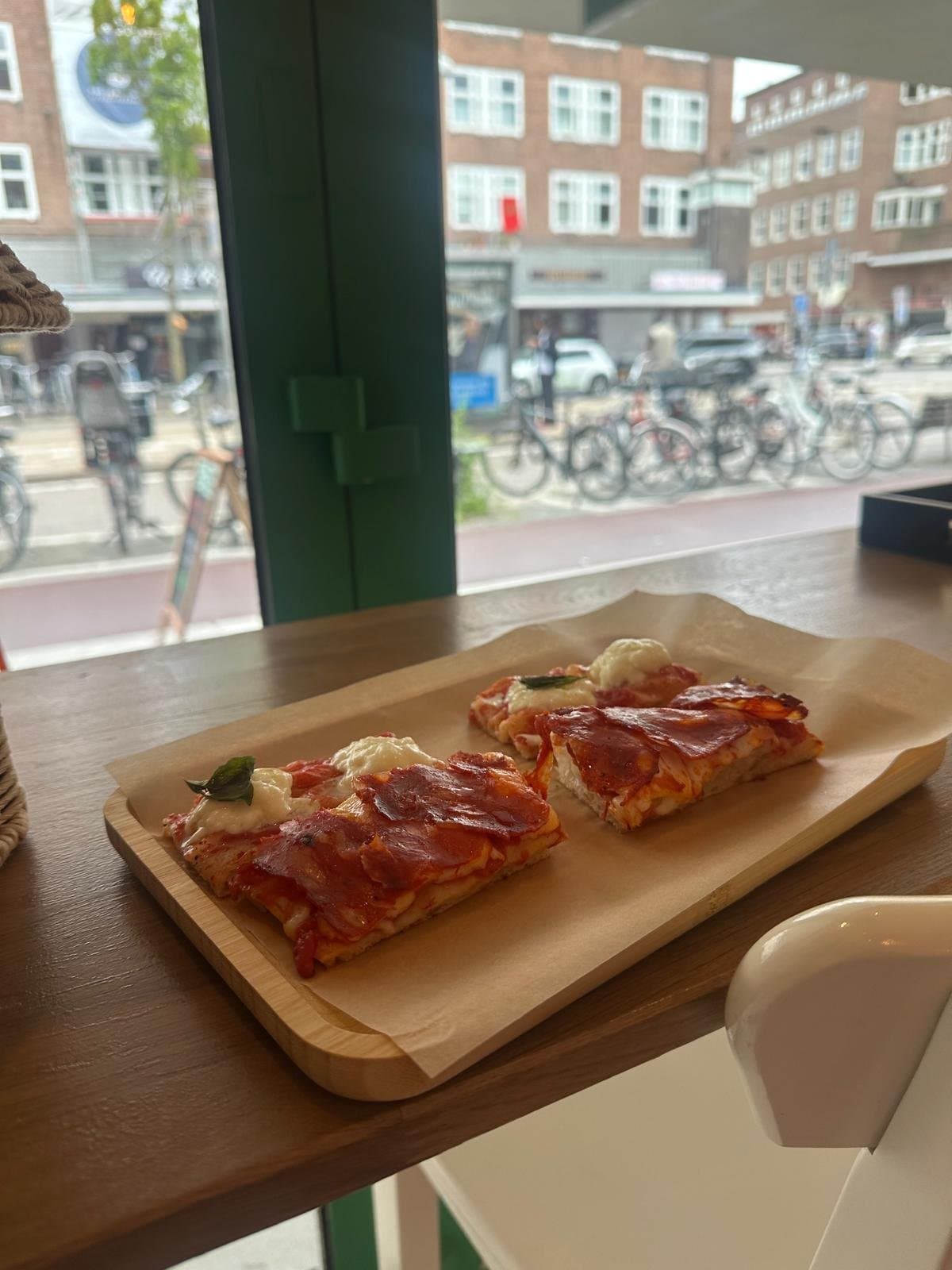 PizzaPezzi, the room